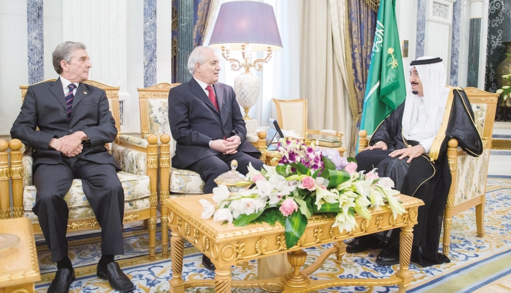 .. ولدى لقائه الطيب بلعيز (واس)