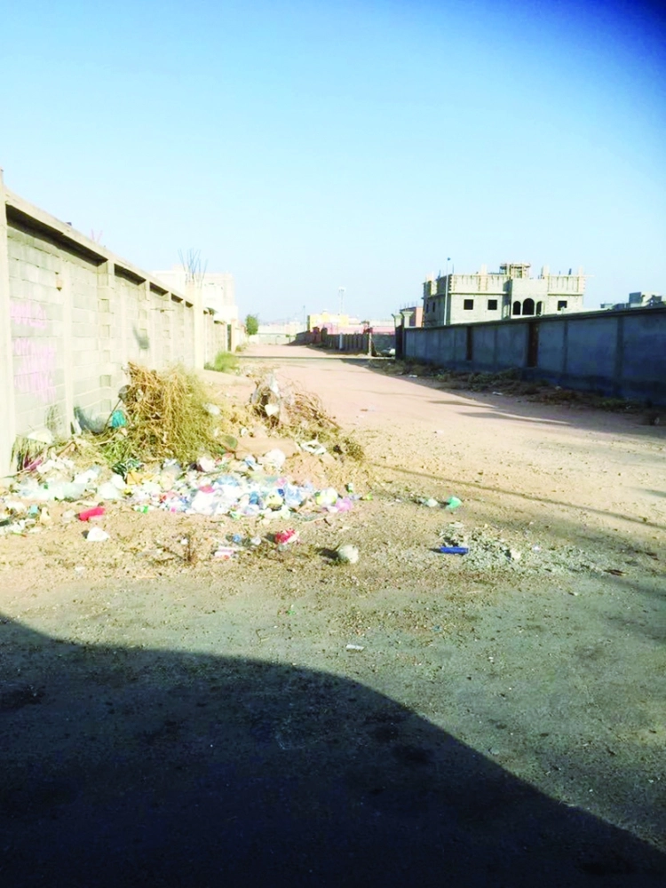 تراكم المخلفات في الحي                                             (مكة)