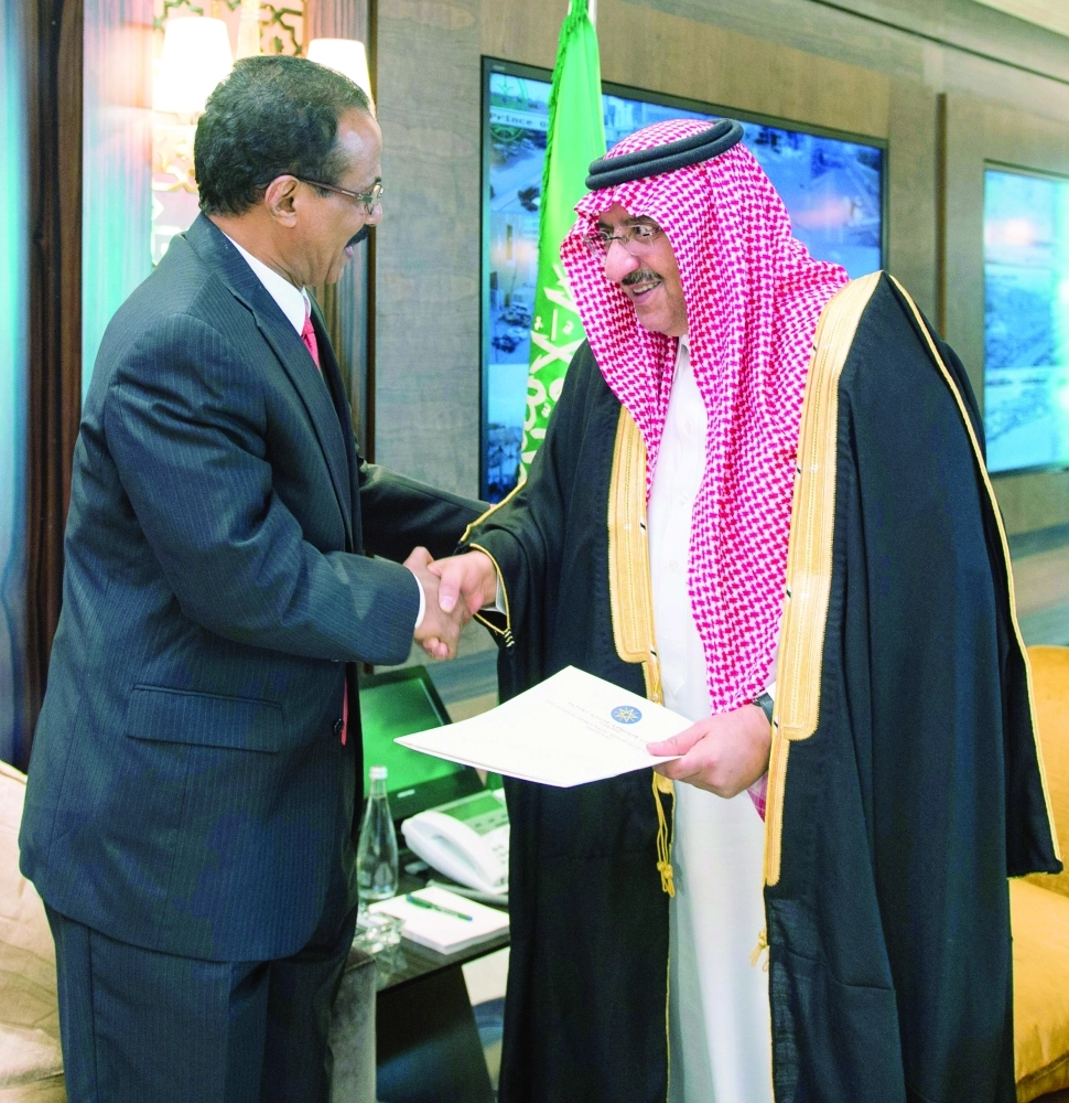 .. وخلال تسلمه الرسالة                                                   (واس)