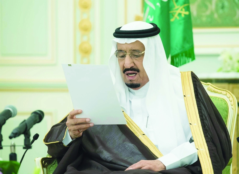 الملك سلمان ملقيا كلمته