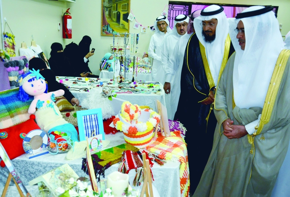 آل طاوي يزور المعرض المصاحب للحفل   (محمد عطية)