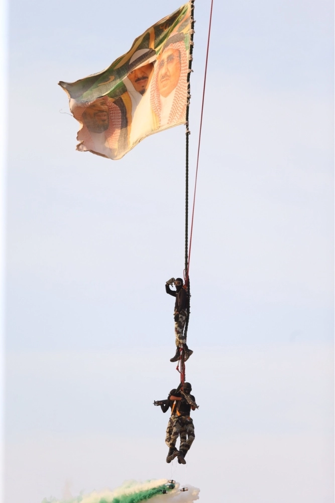     مهارات قتالية عالية أبداها الجنود خلال تمرين صولة الحق8 أمس