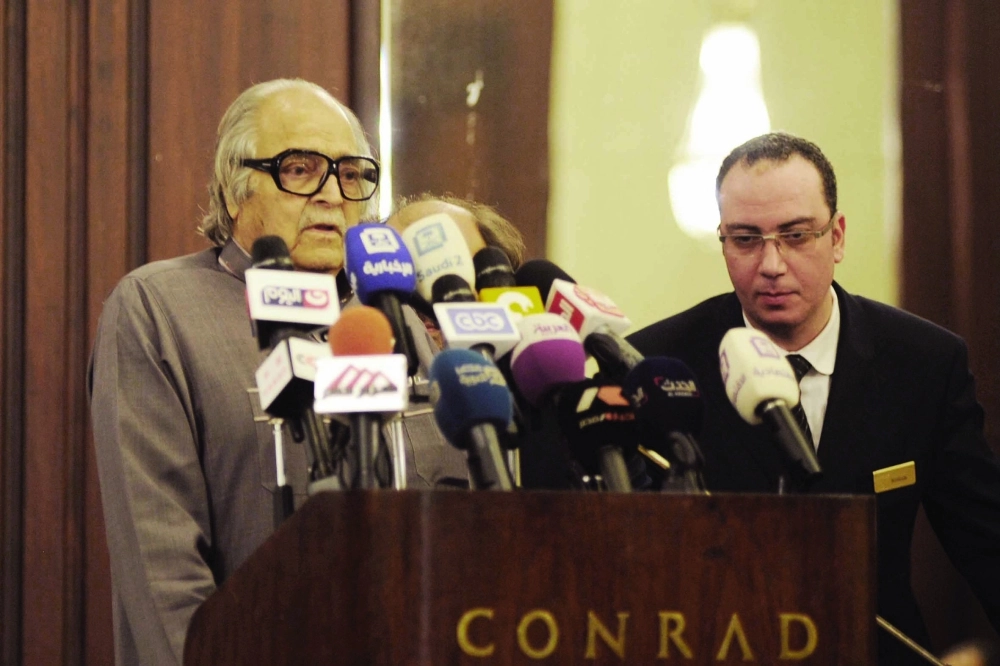 .. ويلقي كلمة في الاجتماع                                              (مكة)