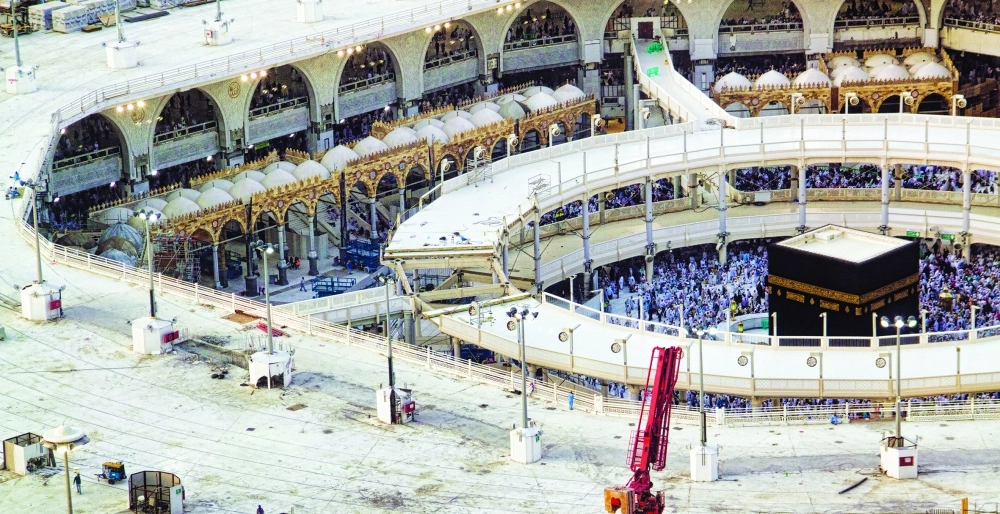  فك أول شريحة أرضية للمطاف المعلق بالدور الثاني                      (أنس الحارثي) 