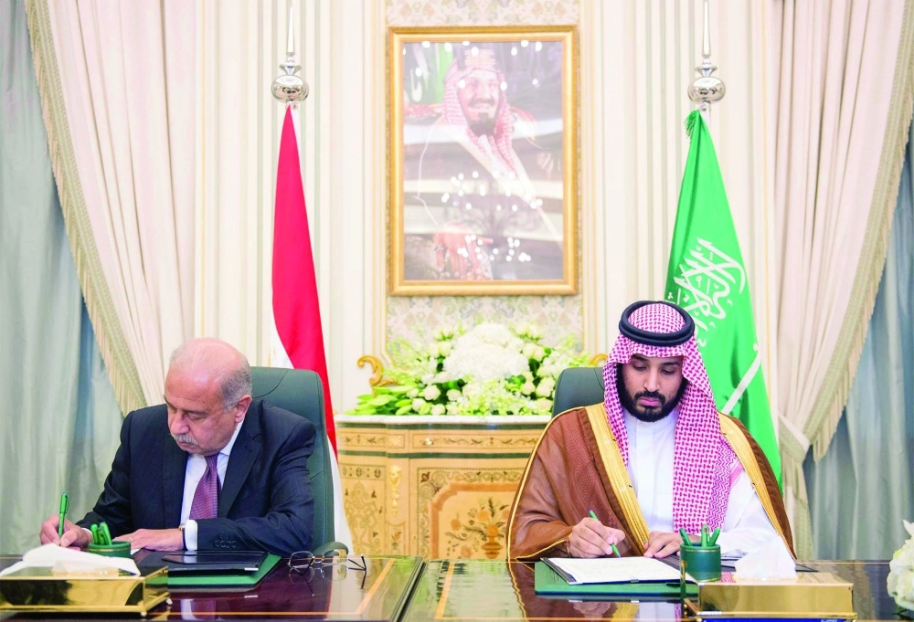 الأمير محمد بن سلمان ورئيس الوزراء المصري شريف إسماعيل خلال اجتماعين لمجلس التنسيق المشترك بالرياض والقاهرة                                                                                                                    (مكة)