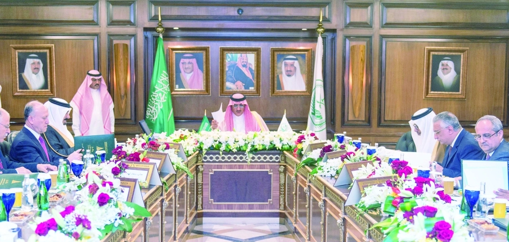 جانب من الحضور خلال الاجتماع                                               (واس)