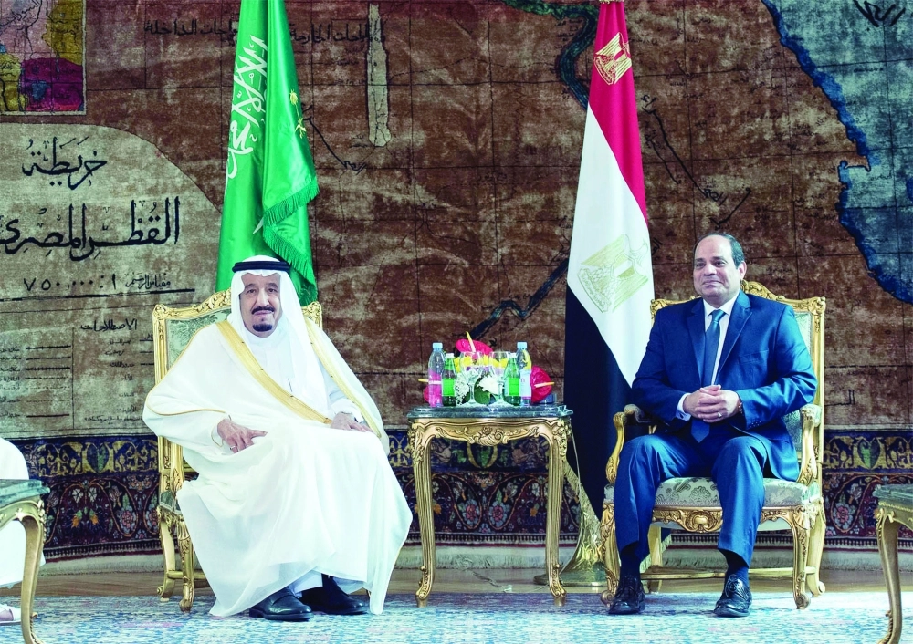 الملك سلمان والسيسي خلال مباحثاتهما أمس                   (واس)