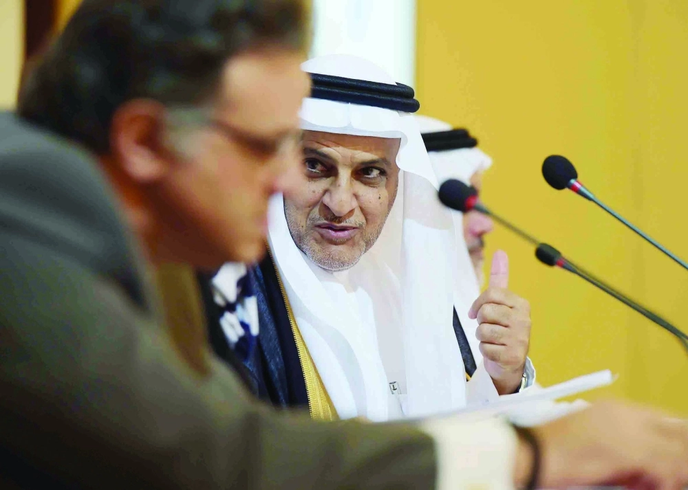 محمد المشعل متحدثا خلال المؤتمر             (مكة)