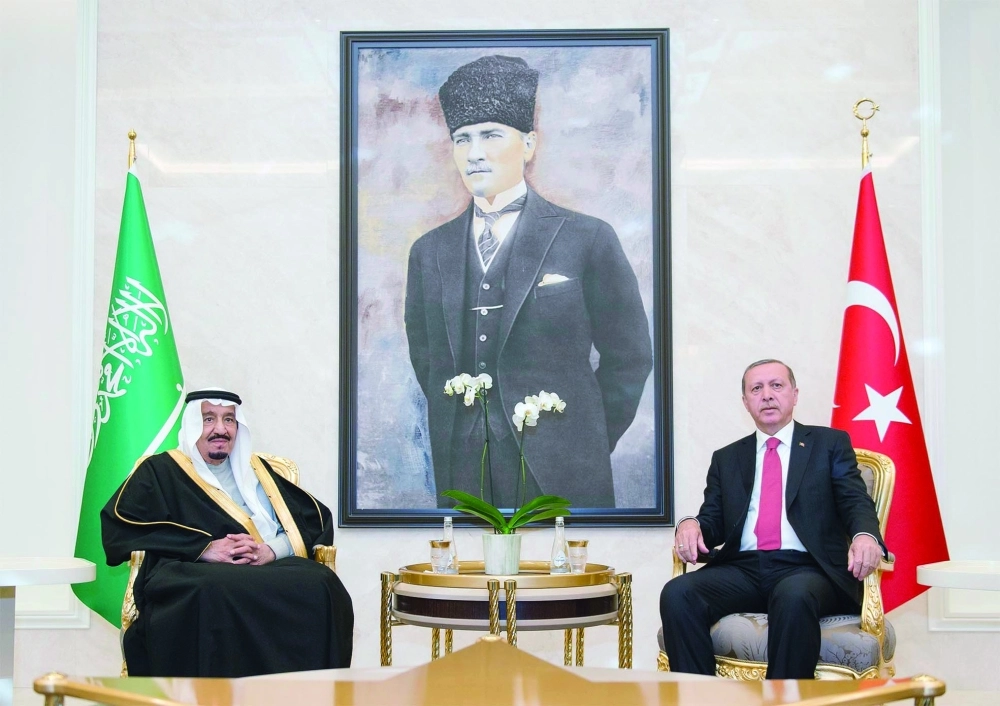 إردوغان مستقبلا الملك سلمان في أنقرة
