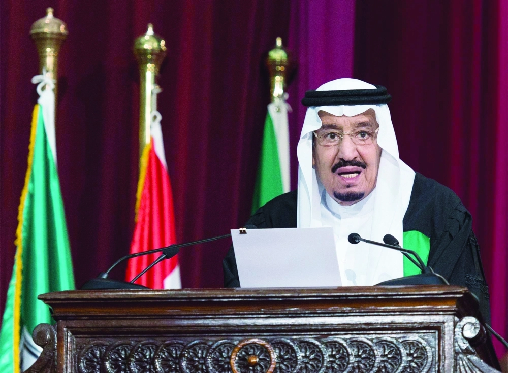 من حفل تسلم خادم الحرمين الشريفين للدكتوراه الفخرية بجامعة لقاهرة  (بندر الجلعود)