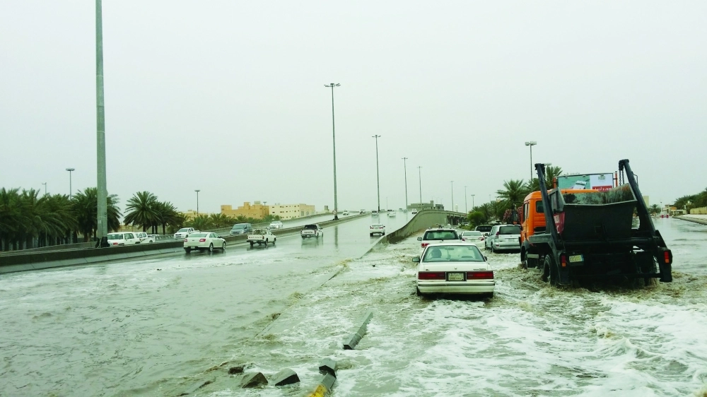  طريق الملك فهد كما بدا أمس                                                   (مكة) 