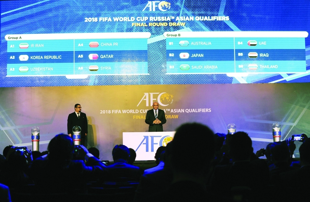 جانب من مراسم سحب القرعة أمس   (أ ف ب)