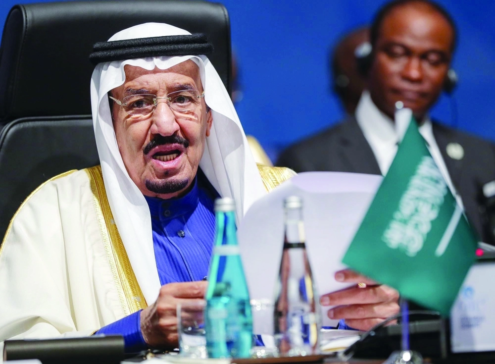 خادم الحرمين مخاطبا قمة إسطنبول      (واس)