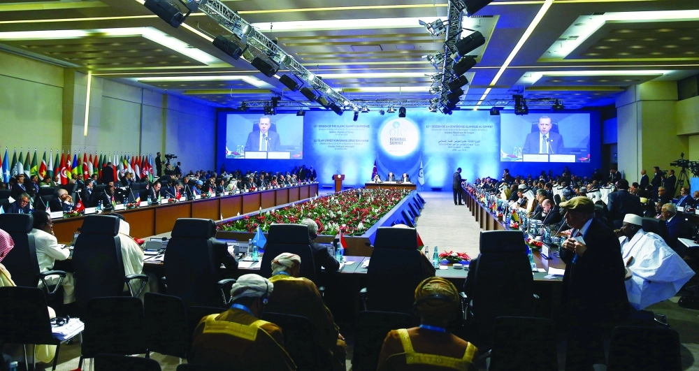 الجلسة الختامية للقمة الإسلامية في إسطنبول أمس     (أ ف ب)