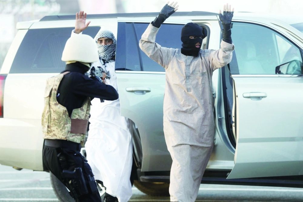 جانب من التدريبات في أمن المنشآت (علي القرني)