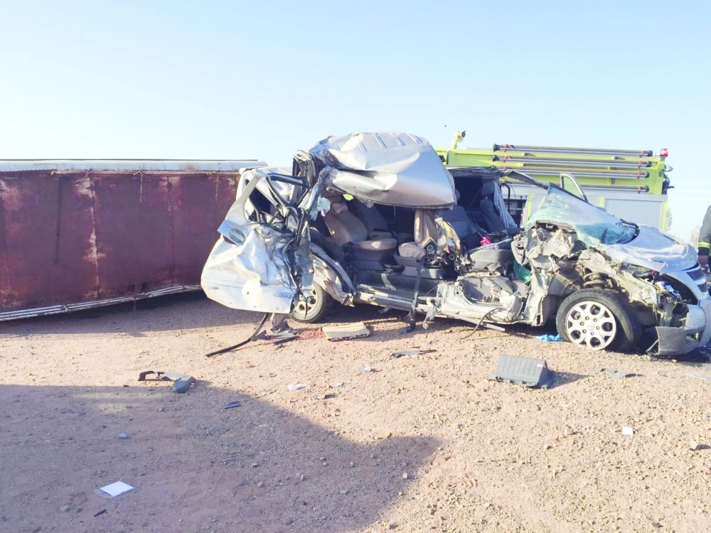 من حادث التصادم أمس على طريق تبوك - بئر بن هرماس                   (مكة)