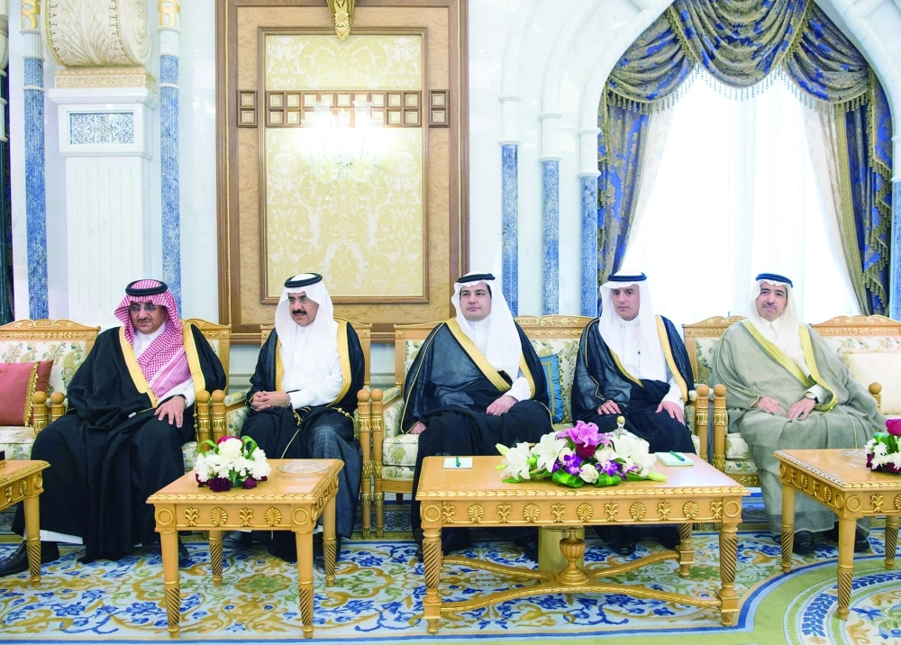 الأمير محمد بن نايف ومساعد العيبان وعادل الطريفي وعادل الجبير وخالد السحلي خلال اللقاء