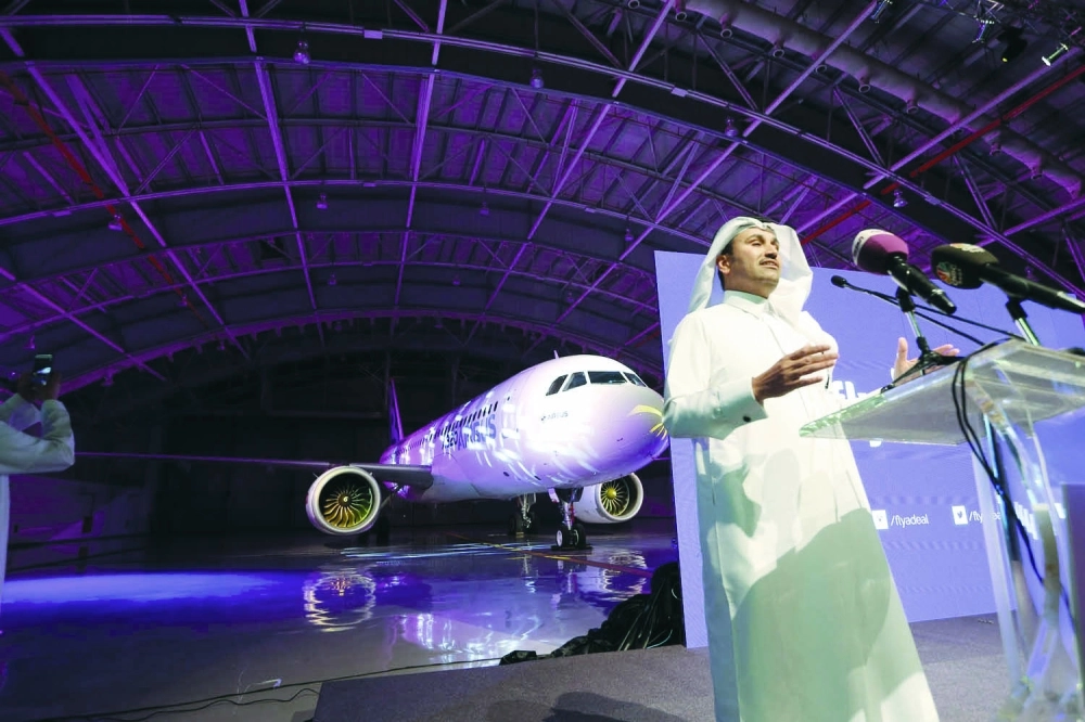 الجاسر متحدثا خلال الحفل                           (مكة)