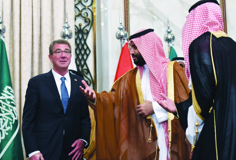 جانب من استقبالات الأمير محمد بن سلمان لوزير الدفاع الأمريكي                  (أ ف ب)