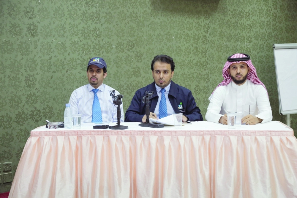 المشاركون في الندوة          (محمد عبداللطيف)