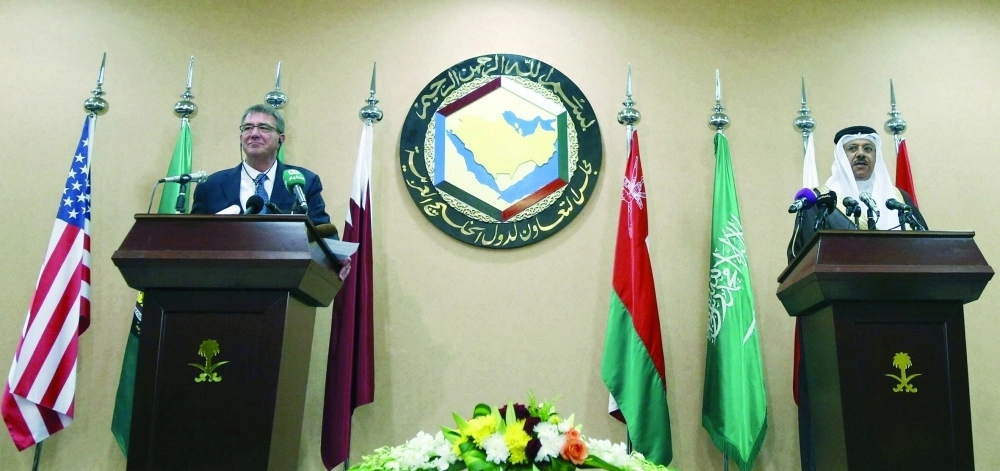 الزياني وكارتر خلال المؤتمر الصحفي بالرياض                     (رويترز)