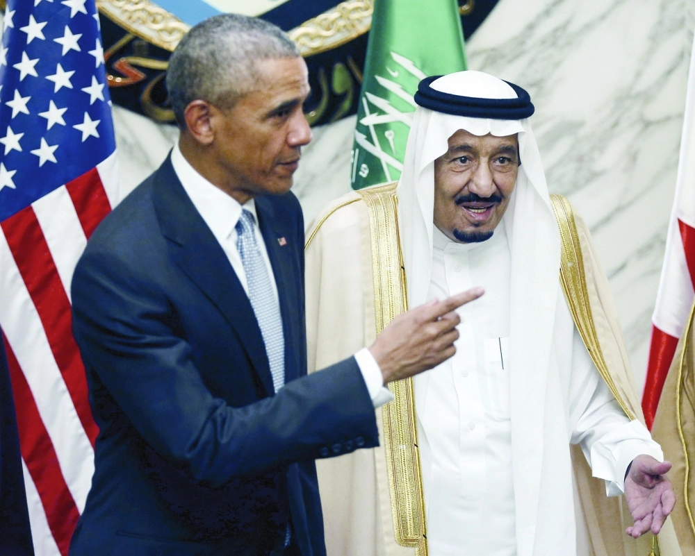 خادم الحرمين وأوباما قبيل بدء القمة الخليجية الأمريكية بالرياض (رويترز)