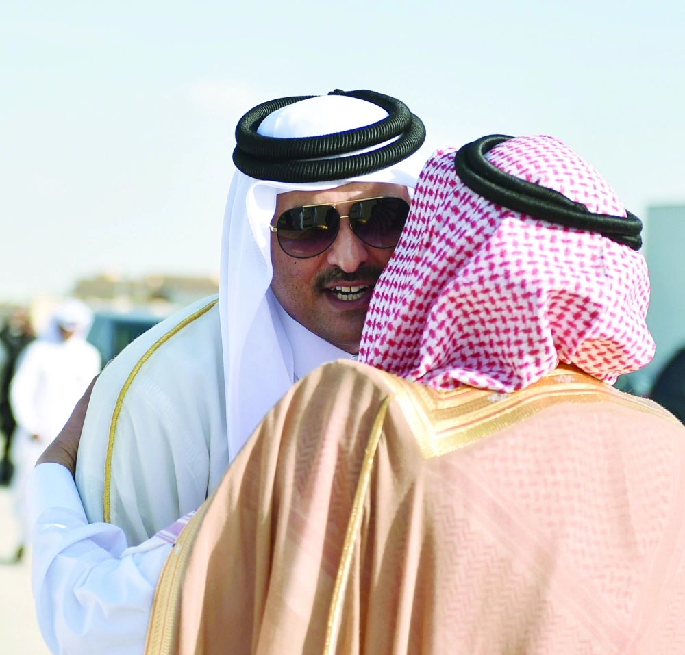 أمير قطر في طريقه لبلاده       (واس)