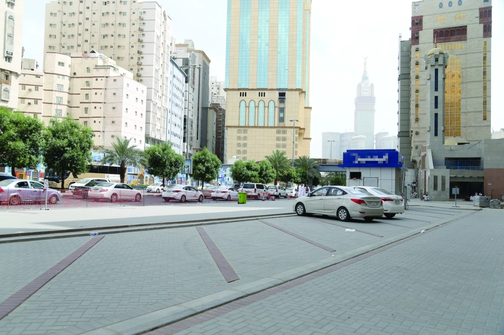 المواقف الذكية في حي المعلاة             (أحمد جابر)