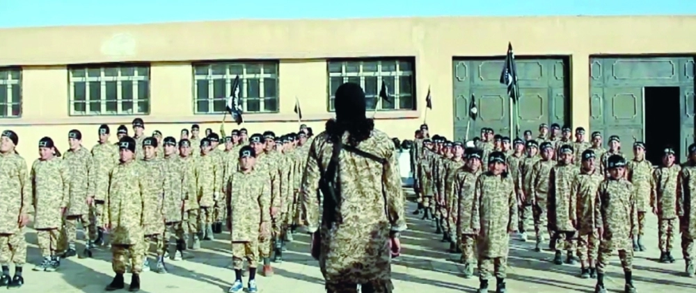 معسكر داعشي لتجنيد الأطفال في الرقة                  (مكة)