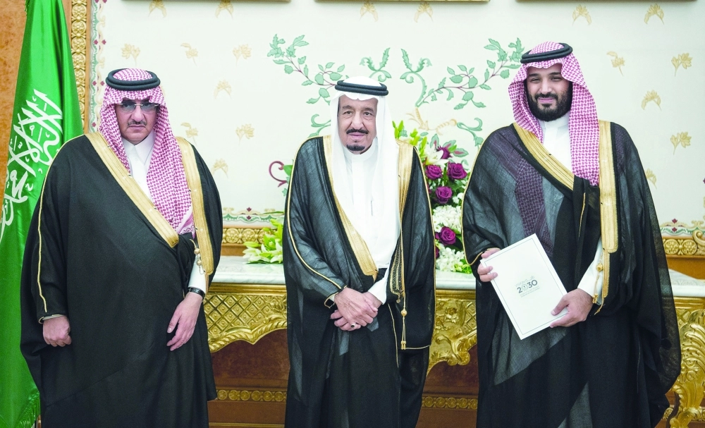 الملك سلمان وولي العهد وولي ولي العهد بعد جلسة مجلس الوزراء             (بندر الجلعود)