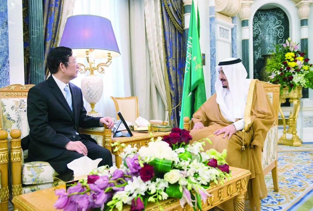 الملك سلمان ملتقيا لي تشينج ون                                            