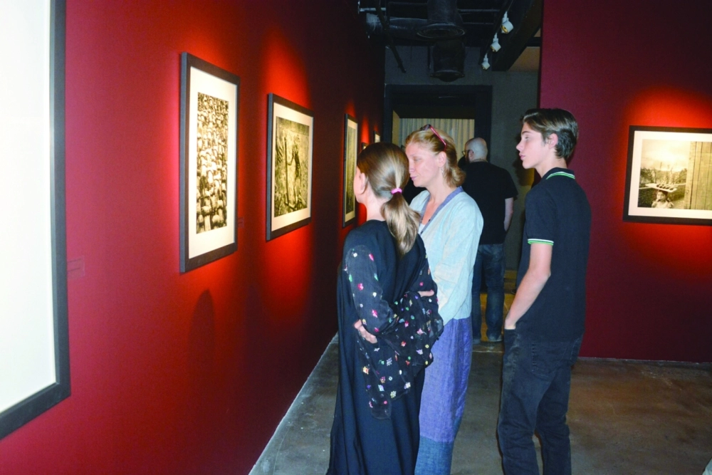 زوار داخل المعرض            (مكة) 