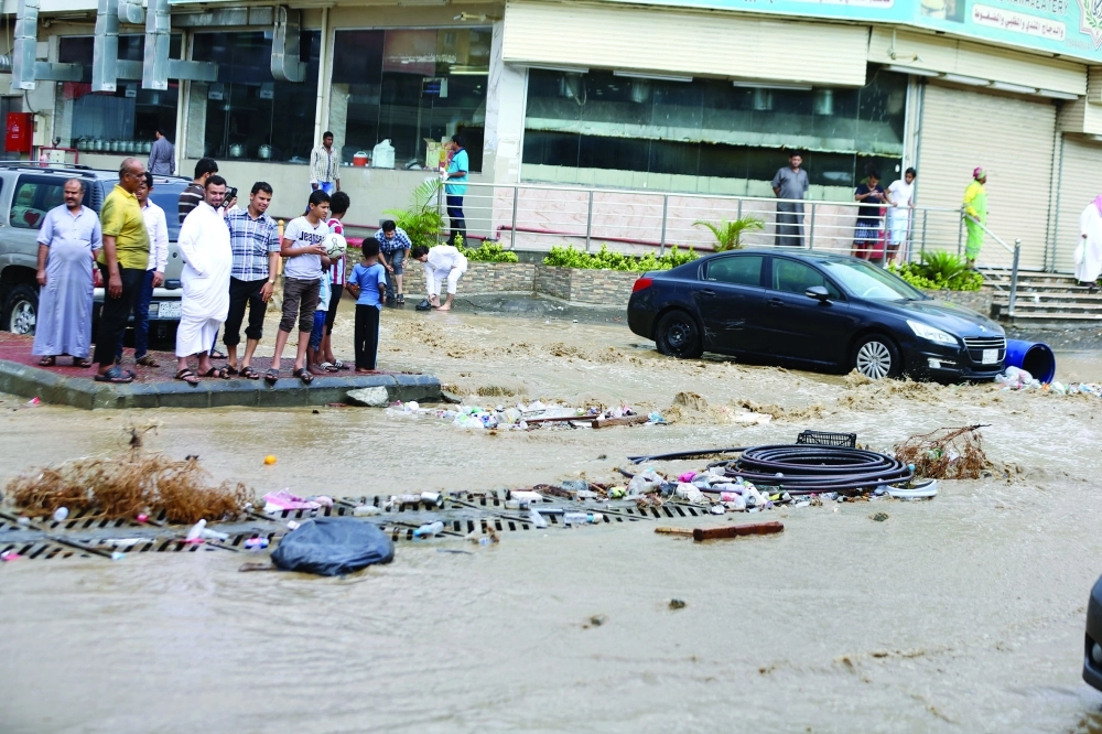 

    من مخلفات أمطار أمس
