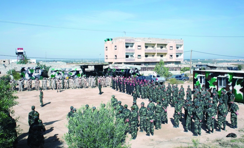 عناصر أمنية من حركة حماس على الحدود مع مصر      (أ ف ب)