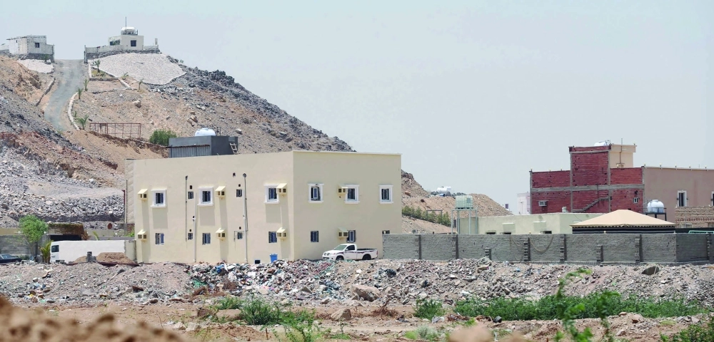 مبان تعود للمعتدين أنشئت بصورة غير نظامية