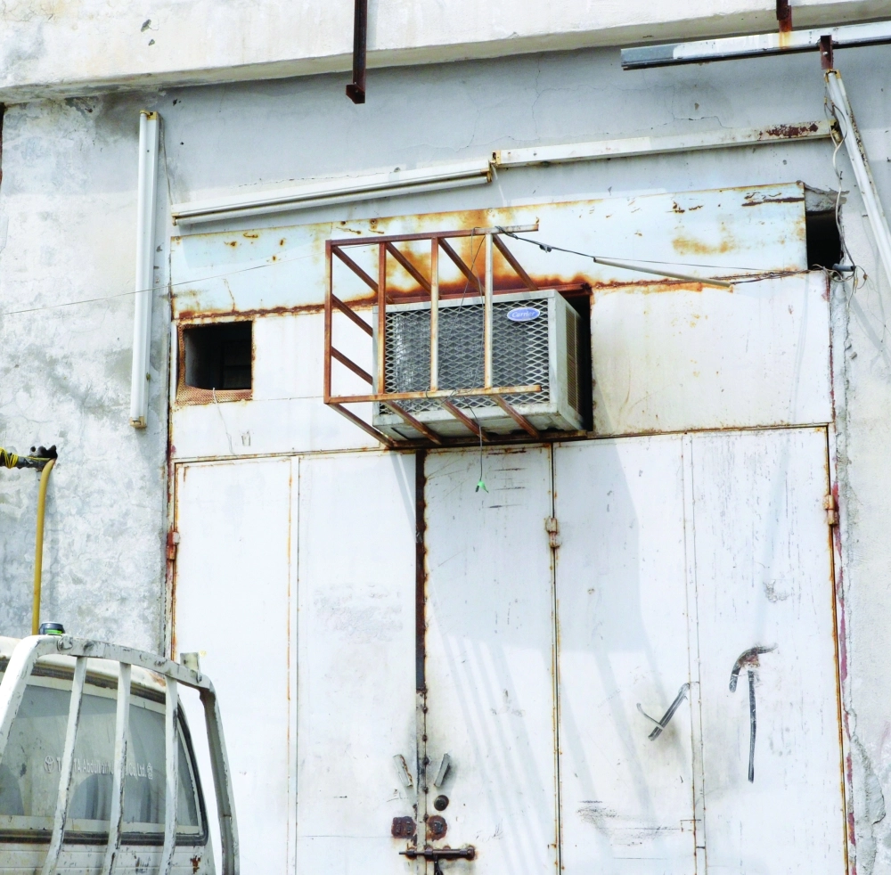 مكتب محلات تقدير قطع الغيار بدون اللوحة الإعلانية 