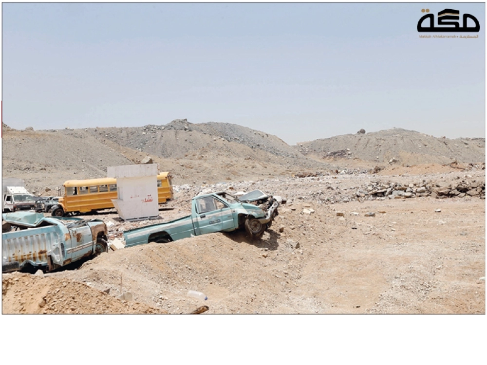 من أعمال الردم والتسوية في المخطط (غرم عسيري)