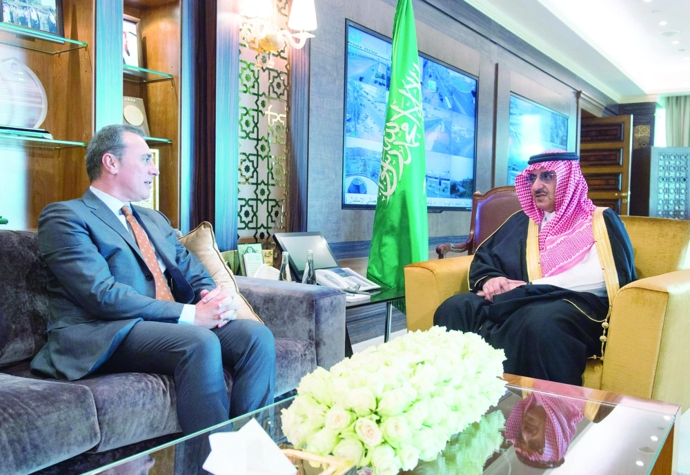 الأمير محمد بن نايف مستقبلا لوكا فيراري