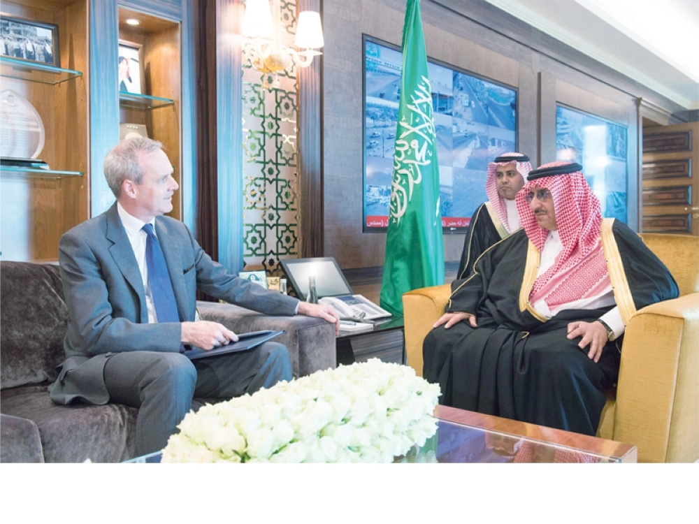 الأمير محمد بن نايف خلال تسلمه الدعوة من السفير الألماني (واس)