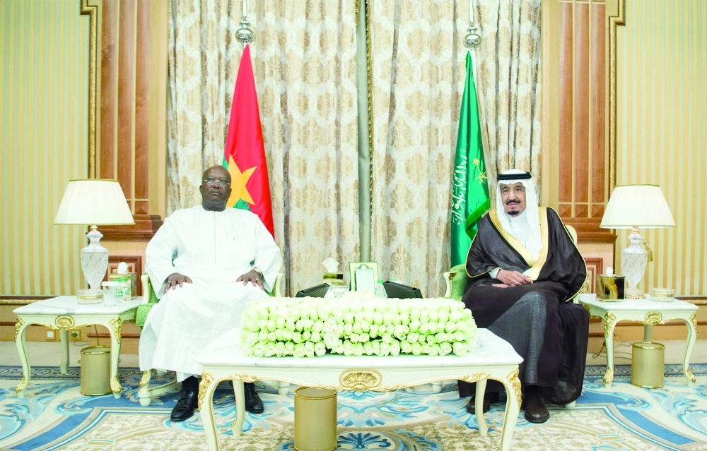     الملك سلمان مستقبلا رئيس بوركينافاسو
