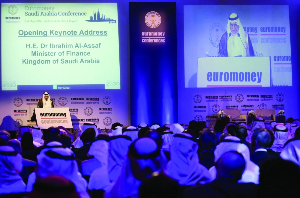 العساف أثناء افتتاح المنتدى أمس                 (أ ف ب)