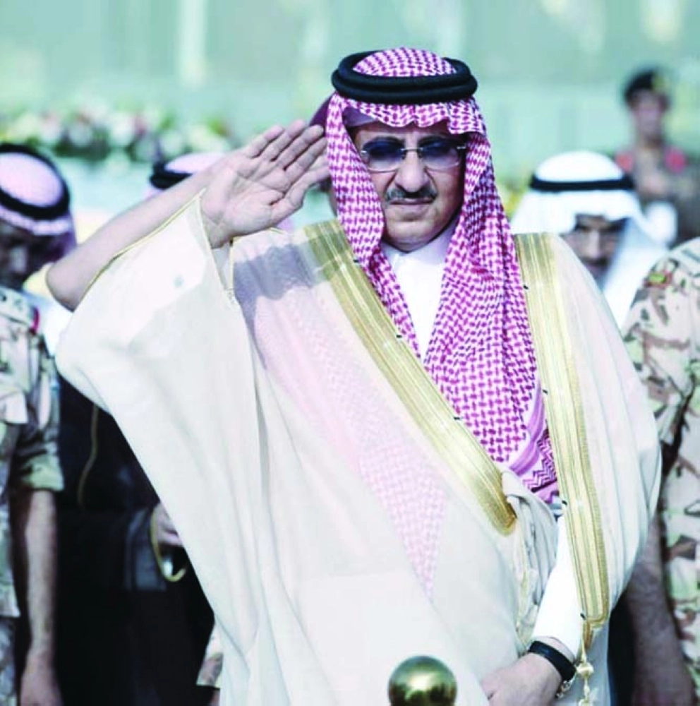الأمير محمد بن نايف خلال الاستعراض العسكري           (زياد الرزيزاء)
