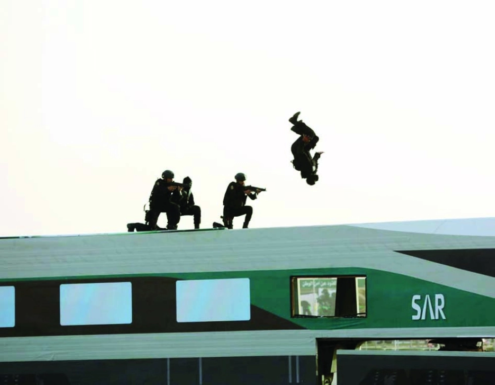 القوات تنفذ فرضية تحرير قطار سار من خاطفيه