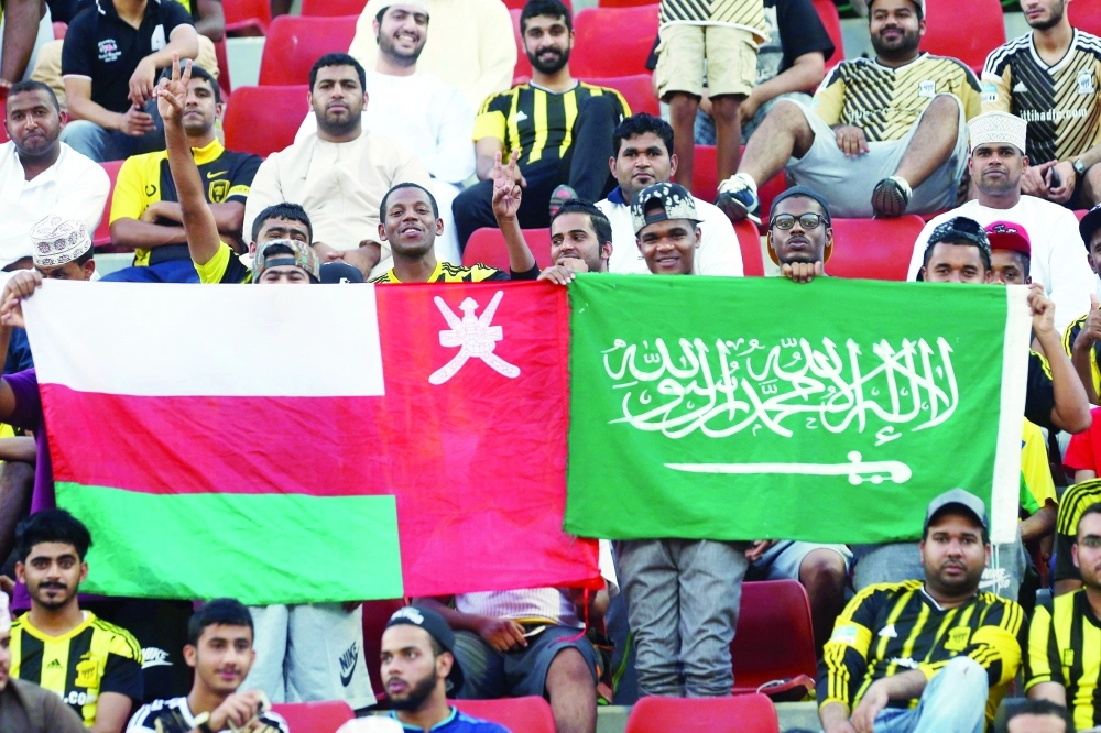 علما السعودية وعمان حاضران في المدرجات