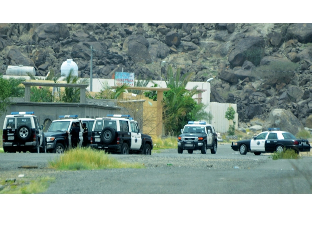 الدوريات الأمنية تحيط بأحد مداخل الموقع                     (ياسر بخش)