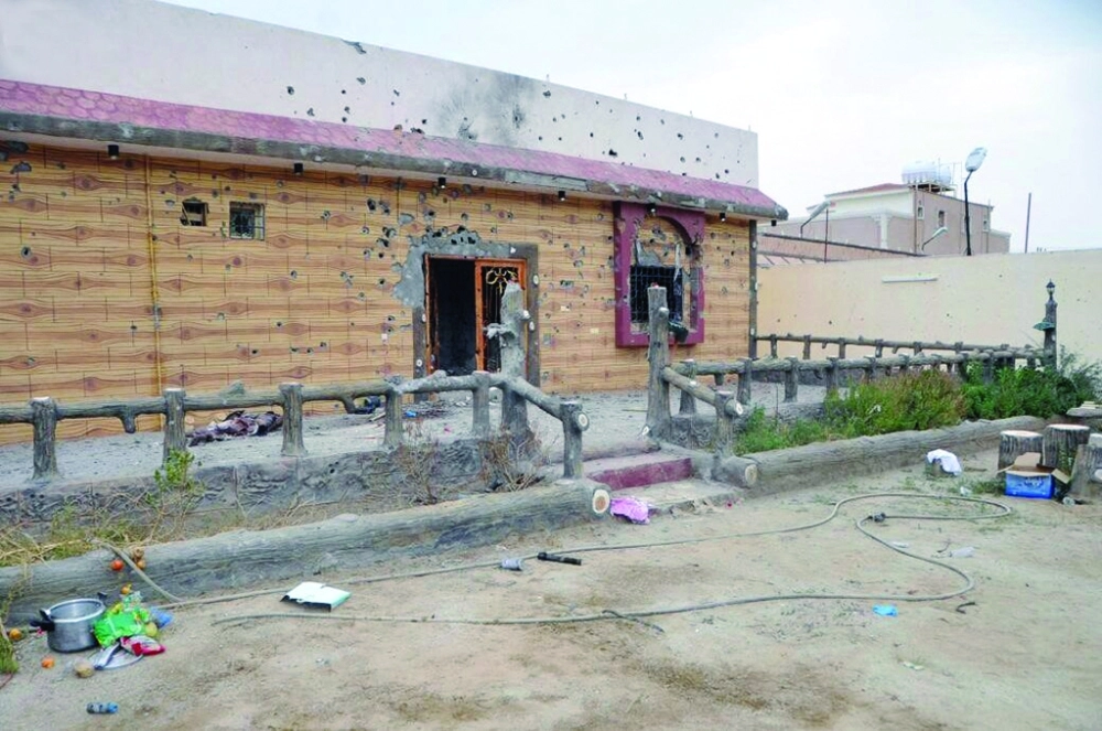 آثار تبادل إطلاق النار على أحد جدران الاستراحة                                (واس)