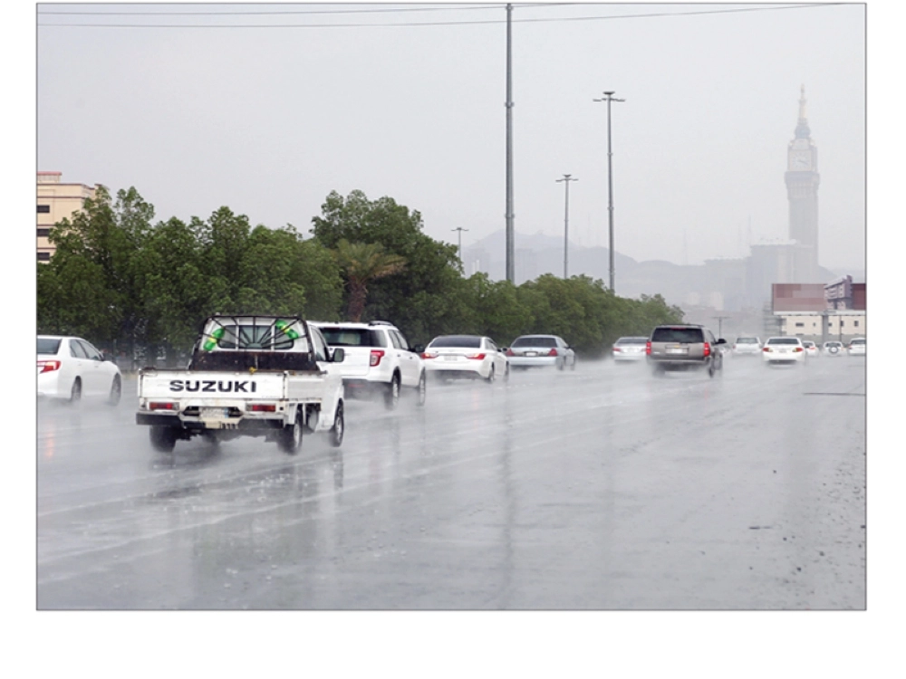 
    اغتسلت العاصمة المقدسة أمس مجددا وكأن الأمطار وضعت جدولا جديدا لزخاتها فتغيب يوما وتهطل يوما تطفئ فيه الحرارة وتجدد الأجواء الربيعية. (أحمد جابر) 