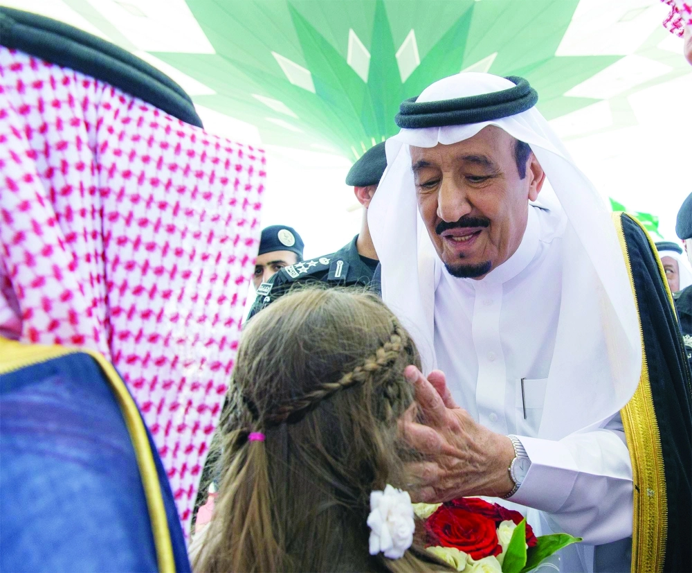 الملك سلمان لدى وصوله جدة أمس 