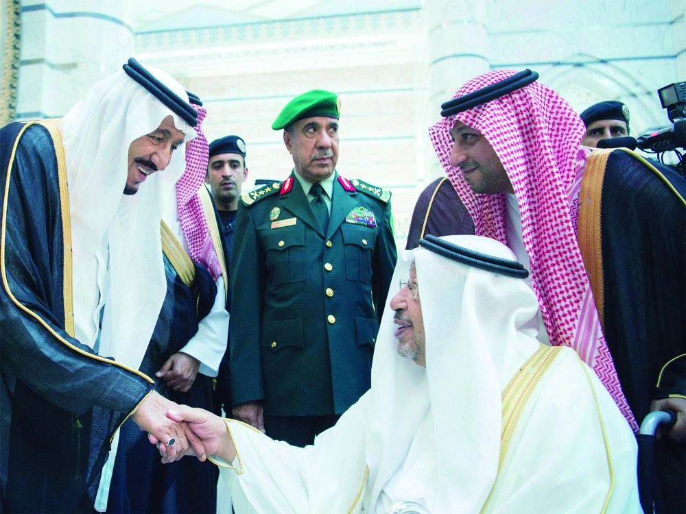 الملك سلمان لدى وصوله جدة أمس 
