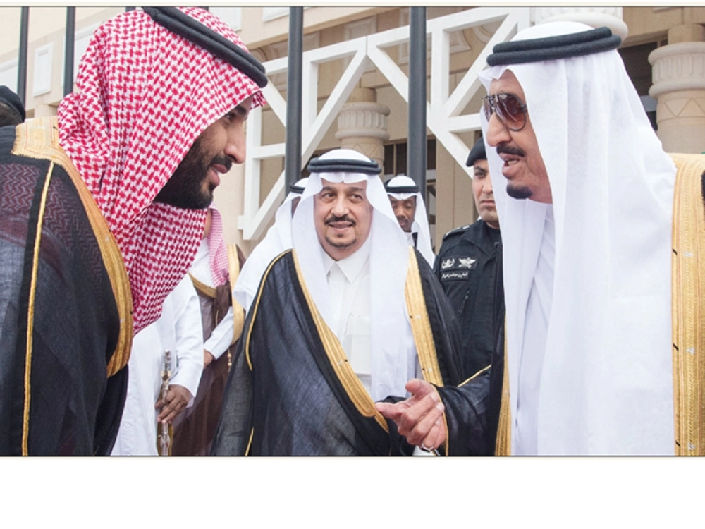 
    .. ولدى مغادرته الرياض وفي وداعه أمير منطقة الرياض وولي ولي العهد
